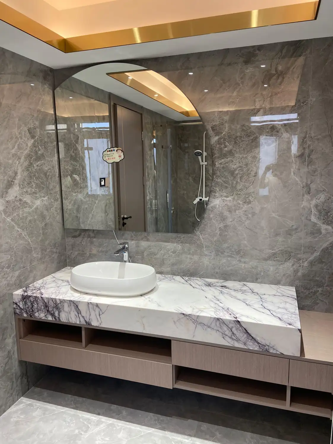 Leathered Granite Bathroom Flooring
