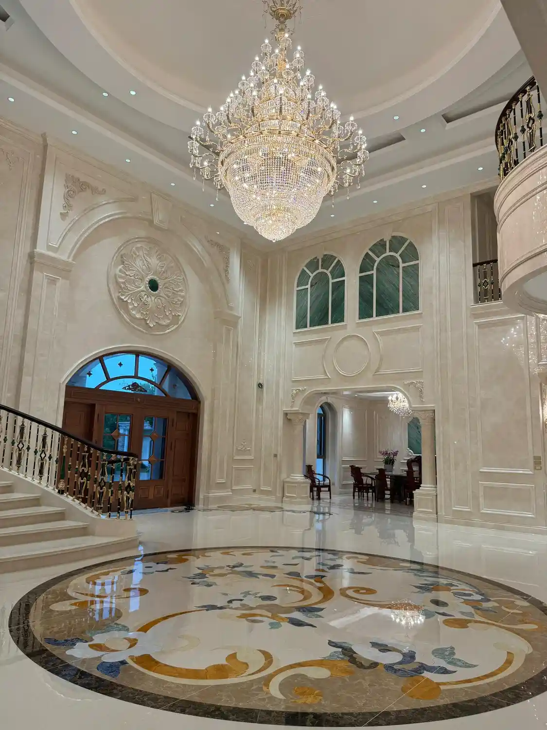 Light stone hall floor with a circular multicolour decorative pattern in China