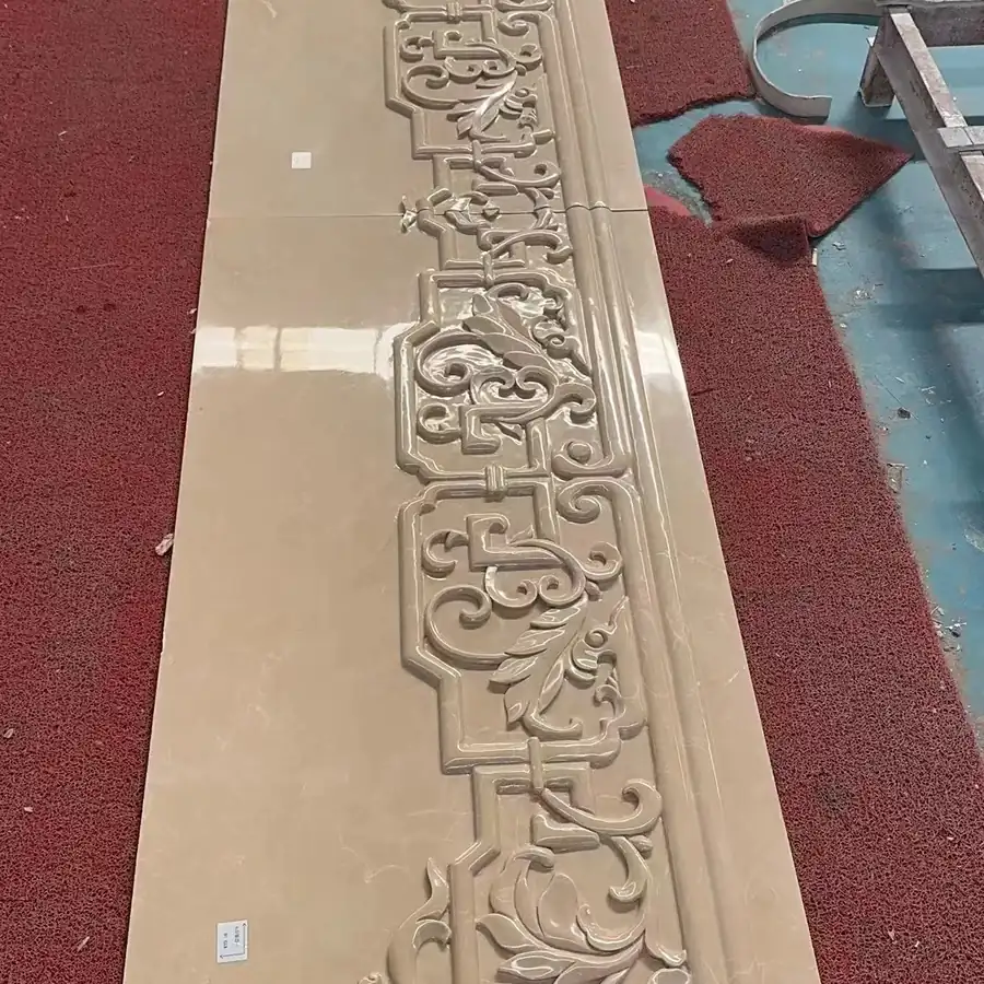线条檐口门套