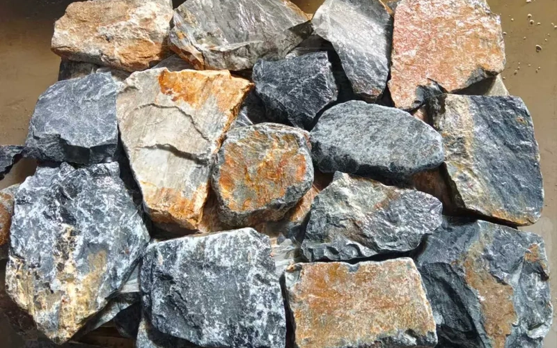 Rust Colored Natural Loose Stone Garden Paving